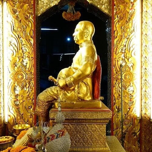 Rama 1 Shrine at Pak Khlong Talat (Phra Nakhon): We promote Bangkok Cultural Heritage throught private excursions, team-building activities, games and quizzes.