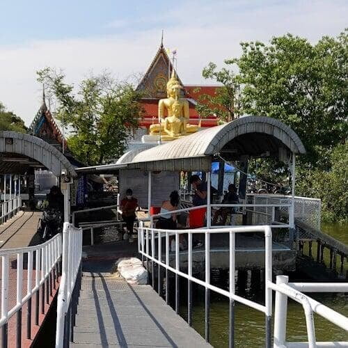 Wat Bang Nam Phueng Pier (Bang Krachao): We promote Bangkok Cultural Heritage throught private excursions, team-building activities, games and quizzes.
