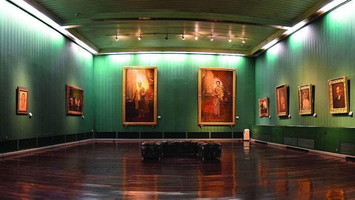 The National Gallery in Bangkok, an iconic hub of Thai artistic heritage, showcases the evolution of Thai art over the years and promotes emerging, mid-career, and renowned local artists.