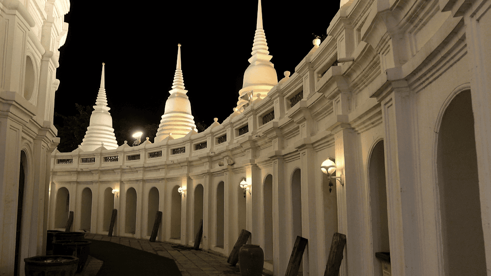 Escapade 1: From Thonburi to Rattanakosin, passing through the Sky Park overlooking Memorial Bridge, enjoy an enchanted evening in the heart of Bangkok.